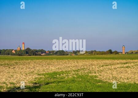 Schöne Aussicht auf den berühmten Kap Arkona Leuchtturm im Sommer, Insel Rügen, Ostsee, Deutschland in Europa Stockfoto