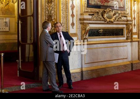 Roger Karoutchi ist am 1. Oktober 2011 im Konferenzraum im Senat in Paris, Frankreich, abgebildet. Foto von Stephane Lemouton/ABACAPRESS.COM Stockfoto