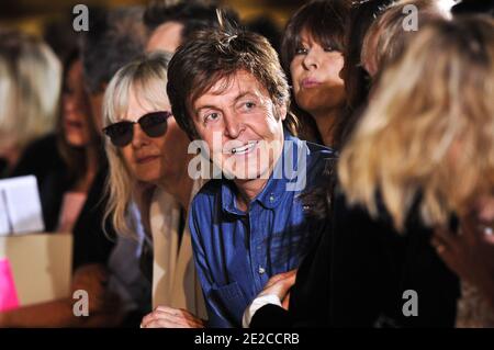 Paul McCartney, Nancy Shevell, Twiggy Teilnahme an der Stella McCartney Ready-to-Wear Frühjahr/Sommer 2012 Show während der Paris Fashion Week in Paris, Frankreich am 3. Oktober 2011. Foto von Thierry Orban/ABACAPRESS.COM Stockfoto