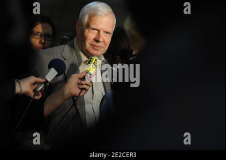 Der Franzose Andre Bamberski im Justizpalast des deutschen Kardiologen Dieter Krombach, der am 4. Oktober 2011 in Paris den Mord an Kalinka Bamberski begangen hat. Das französische Gericht entschied heute, den Prozess gegen den deutschen Arzt fortzusetzen, der beschuldigt wird, seine damals 14-jährige Stieftochter Kalinka Bamberski im Sommer 1982 vergewaltigt und getötet zu haben, während sie mit ihrer Mutter in Krombachs Haus am Bodensee, Süddeutschland, Urlaub machte. Ein Gericht in Deutschland entschied, dass Krombach nicht für den Tod verantwortlich gemacht werden konnte, aber 1995 fand ein Gericht in Paris den Docto Stockfoto