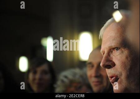 Der Franzose Andre Bamberski im Justizpalast des deutschen Kardiologen Dieter Krombach, der am 4. Oktober 2011 in Paris den Mord an Kalinka Bamberski begangen hat. Das französische Gericht entschied heute, den Prozess gegen den deutschen Arzt fortzusetzen, der beschuldigt wird, seine damals 14-jährige Stieftochter Kalinka Bamberski im Sommer 1982 vergewaltigt und getötet zu haben, während sie mit ihrer Mutter in Krombachs Haus am Bodensee, Süddeutschland, Urlaub machte. Ein Gericht in Deutschland entschied, dass Krombach nicht für den Tod verantwortlich gemacht werden konnte, aber 1995 fand ein Gericht in Paris den Docto Stockfoto