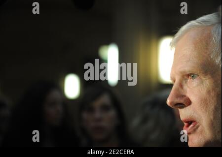 Der Franzose Andre Bamberski im Justizpalast des deutschen Kardiologen Dieter Krombach, der am 4. Oktober 2011 in Paris den Mord an Kalinka Bamberski begangen hat. Das französische Gericht entschied heute, den Prozess gegen den deutschen Arzt fortzusetzen, der beschuldigt wird, seine damals 14-jährige Stieftochter Kalinka Bamberski im Sommer 1982 vergewaltigt und getötet zu haben, während sie mit ihrer Mutter in Krombachs Haus am Bodensee, Süddeutschland, Urlaub machte. Ein Gericht in Deutschland entschied, dass Krombach nicht für den Tod verantwortlich gemacht werden konnte, aber 1995 fand ein Gericht in Paris den Docto Stockfoto