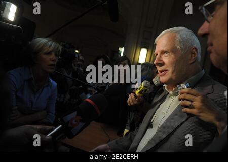 Der Franzose Andre Bamberski im Justizpalast des deutschen Kardiologen Dieter Krombach, der am 4. Oktober 2011 in Paris den Mord an Kalinka Bamberski begangen hat. Das französische Gericht entschied heute, den Prozess gegen den deutschen Arzt fortzusetzen, der beschuldigt wird, seine damals 14-jährige Stieftochter Kalinka Bamberski im Sommer 1982 vergewaltigt und getötet zu haben, während sie mit ihrer Mutter in Krombachs Haus am Bodensee, Süddeutschland, Urlaub machte. Ein Gericht in Deutschland entschied, dass Krombach nicht für den Tod verantwortlich gemacht werden konnte, aber 1995 fand ein Gericht in Paris den Docto Stockfoto