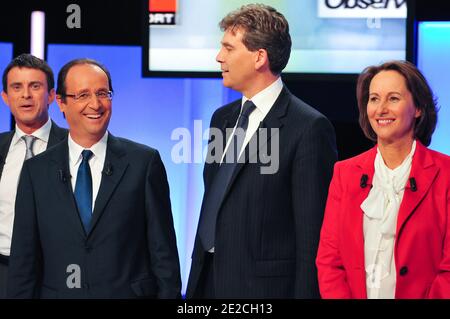 Französische Kandidaten für die Vorwahlen der Sozialistischen Partei (PS) 2011 vor der Präsidentschaftswahl in Frankreich 2012 sehen Martine Aubry, Manuel Valls, Michel Baylet, Arnaud Montebourg, Francois Hollande und Segolene Royal am 5. Oktober 2011 in Paris eine Fernsehdebatte im französischen Fernsehsender BFMTV. Foto von Christophe Guibbaud/ABACAPRESS.COM Stockfoto