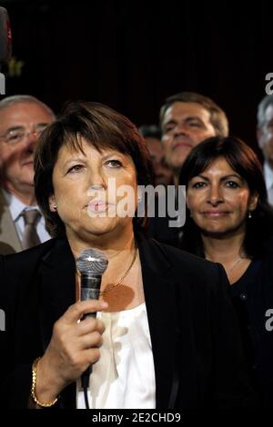 Der Bürgermeister von Lille und Kandidat für die Vorwahlen der Sozialistischen Partei Frankreichs (PS) von Jean-Paul Huchon und Anne Hidalgo hält nach der dritten Fernsehdebatte mit den anderen sozialistischen Kandidaten am 5. Oktober 2011 in Paris, Frankreich, eine Rede in einem Pub l'Entrepot. Foto von Stephane Lemouton/ABACAPRESS.COM Stockfoto