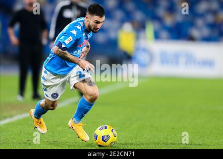 Der italienische Stürmer Matteo Politano von SSC Napoli kontrolliert den Ball während des fußballspiels ssc Napoli gegen Empoli. Stockfoto