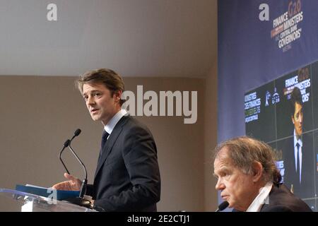 Der französische Finanzminister Francois Baroin hält am zweiten Tag und am Ende des G20-Treffens der Finanzminister und Zentralbankgouverneure am 15. Oktober 2011 eine Pressekonferenz in der Nähe des zweiten Stellvertreters der französischen Zentralbank Jean-Pierre Landau im Finanzministerium in Paris, Frankreich. Finanzminister und Notenbankgouverneure der führenden Volkswirtschaften der Welt treffen sich in Paris, um zu diskutieren, wie Griechenland vor dem Bankrott gerettet werden kann. Foto von Stephane Lemouton/ABACAPRESS.COM Stockfoto