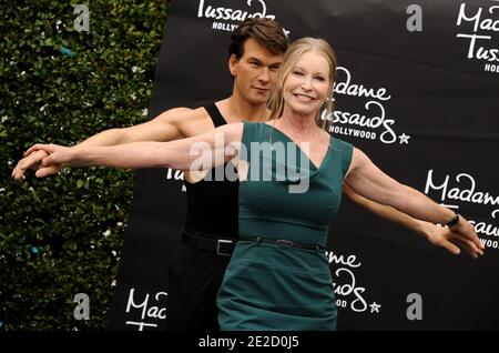 Lisa Swayze enthüllt ihren verstorbenen Ehemann Patrick Swayze Wachsfigur in seiner ikonischen Rolle als Johnny Castle von "Dirty Dancing" im Madame Tussauds Hollywood in Los Angeles, CA, USA am 18. Oktober 2011. Foto von Lionel Hahn/ABACAPRESS.COM Stockfoto