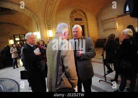 Der Franzose Andre Bamberski im Justizpalast des deutschen Kardiologen Dieter Krombach, der am 21. Oktober 2011 in Paris den Mord an Kalinka Bamberski begangen hat. Das französische Gericht entschied heute, den Prozess gegen den deutschen Arzt fortzusetzen, der beschuldigt wird, seine damals 14-jährige Stieftochter Kalinka Bamberski im Sommer 1982 vergewaltigt und getötet zu haben, während sie mit ihrer Mutter in Krombachs Haus am Bodensee, Süddeutschland, Urlaub machte. Ein Gericht in Deutschland entschied, dass Krombach nicht für den Tod verantwortlich gemacht werden konnte, aber 1995 fand ein Gericht in Paris den Doct Stockfoto