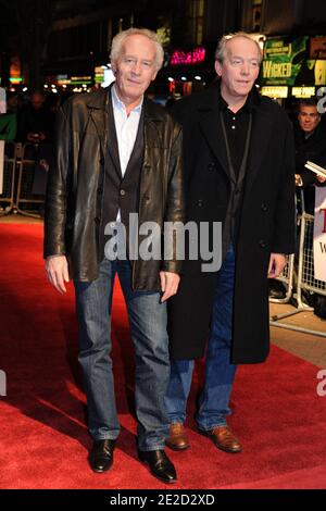 Jean-Pierre Dardenne (links) und Luc Dardenne (rechts) bei der Premiere von A Kid with a Bike im VUE, Leicester Square, London, Großbritannien, gezeigt im Rahmen des 55. BFI London Film Festival, Freitag, 21. Oktober 2011. Foto von Aurore Marechal/ABACAPRESS.COM Stockfoto