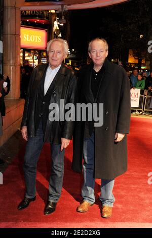 Jean-Pierre Dardenne (links) und Luc Dardenne (rechts) bei der Premiere von A Kid with a Bike im VUE, Leicester Square, London, Großbritannien, gezeigt im Rahmen des 55. BFI London Film Festival, Freitag, 21. Oktober 2011. Foto von Aurore Marechal/ABACAPRESS.COM Stockfoto