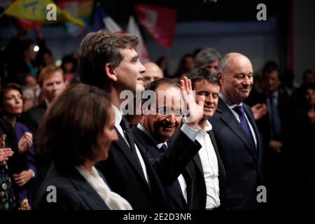 Segolene Royal, Arnaud Montebourg, Francois Hollande und Manuel Valls bei einem Treffen in der "La Halle Fressinet", Paris Frankreich, am 22. Oktober 2011. Francois Hollande wurde bei den bevorstehenden französischen Präsidentschaftswahlen im Mai 2012 zum Kandidaten der Sozialistischen Partei Frankreichs ernannt. Foto von Jean-Luc Luyssen/ABACAPRESS.COM Stockfoto