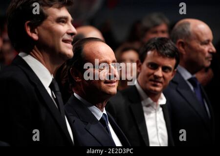 Arnaud Montebourg, Francois Hollande und Manuel Valls nehmen an einem Treffen in der 'La Halle Fressinet' in Paris, Frankreich, am 22. Oktober 2011 Teil. Francois Hollande wurde bei den bevorstehenden französischen Präsidentschaftswahlen im Mai 2012 zum Kandidaten der Sozialistischen Partei Frankreichs ernannt. Foto von Jean-Luc Luyssen/ABACAPRESS.COM Stockfoto