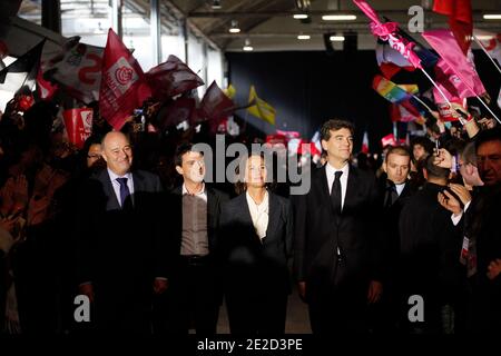 Jean-Michel Baylet, Manuel Valls, Segolene Royal, Arnaud Montebourg Teilnahme an einem Treffen in der "La Halle Fressinet", Paris Frankreich, am 22. Oktober 2011. Francois Hollande wurde bei den bevorstehenden französischen Präsidentschaftswahlen im Mai 2012 zum Kandidaten der Sozialistischen Partei Frankreichs ernannt. Foto von Jean-Luc Luyssen/ABACAPRESS.COM Stockfoto