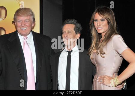 Donald Trump, Brian Grazer und Melania Trump bei der Weltpremiere von "Tower Heist" in New York City, NY, USA am 24. Oktober 2011. Foto von Graylock/ABACAUSA.COM Stockfoto