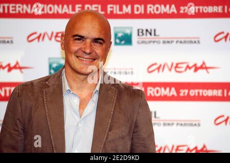 Schauspieler Luca Zingaretti nimmt am 2. November 2011 an der Fotowand "La Kryptonite Nella Borsa" für das 6. Internationale Filmfestival Rom im Auditorium Parco della Musica in Rom Teil. Foto von Aurore Marechal/ABACAPRESS.COM Stockfoto