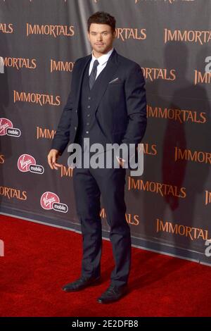 Kellan Lutz bei der Premiere von „Immortals 3D“ im Nokia Theater L.A. Live in Los Angeles, CA, USA am 7. November 2011. Foto von Tony DiMaio/ABACAPRESS.COM Stockfoto