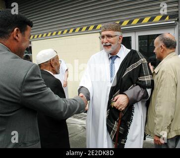 Scheich Mohamed Salah Hamza, Anführer einer Moschee im Norden von Paris, ist in der Nähe einer alten Baracke in eine Moschee umgewandelt, Frankreich, am 16. September 2011 abgebildet. Foto von Alain Apaydin/ABACAPRESS.COM Stockfoto