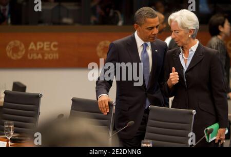 US-Präsident Barack Obama spricht mit Christine Lagarde, der Chefin des Internationalen Währungsfonds, bei der Eröffnungspräsentagung des Asien-Pazifik-Gipfels (APEC) auf der J.W. Marriott Hotel in Honolulu, HI, USA, am 13. November 2011. Foto von Kent Nishimura/Pool/ABACAUSA.COM Stockfoto
