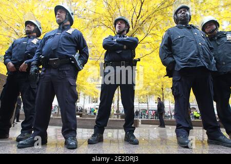 Illustrationen von Zuccotti Park nach Occupy Wall Street Demonstranten wurden von der NYPD in New York City, New York, USA am 15. November 2011 vertrieben. Die Demonstranten nutzen den Zuccotti Park seit dem 17. September als ihr Zuhause, und zum ersten Mal seit diesem Datum hat die Polizei die Aktivisten und all ihre Habseligkeiten aus hygienischen Gründen aus dem Park entfernt. Foto von Elizabeth Pantaleo/ABACAPRESS.COM Stockfoto