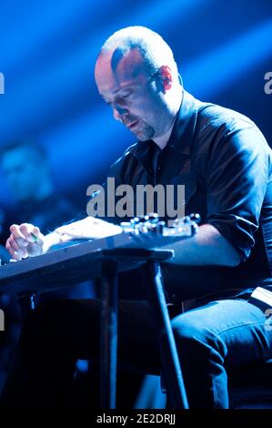 Brit Floyd Band treten auf der Bühne während ihres Live-Konzerts 'The Pink Floyd Tribute Show' auf, das am 15. November 2011 in Paris, Frankreich, in der Olympia Konzerthalle stattfand. Foto von Nicolas Genin/ABACAPRESS.COM Stockfoto