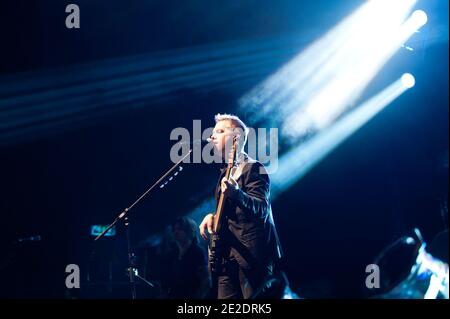 Brit Floyd Band treten auf der Bühne während ihres Live-Konzerts 'The Pink Floyd Tribute Show' auf, das am 15. November 2011 in Paris, Frankreich, in der Olympia Konzerthalle stattfand. Foto von Nicolas Genin/ABACAPRESS.COM Stockfoto