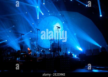 Brit Floyd Band treten auf der Bühne während ihres Live-Konzerts 'The Pink Floyd Tribute Show' auf, das am 15. November 2011 in Paris, Frankreich, in der Olympia Konzerthalle stattfand. Foto von Nicolas Genin/ABACAPRESS.COM Stockfoto