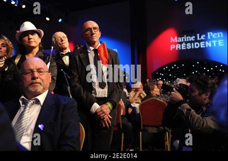 Atmosphäre während der Rede der Präsidentin der französischen rechtsextremen Partei Front National (FN) und Kandidatin für die französischen Präsidentschaftswahlen 2012 Marine Le Pen während des Treffens, das ihren Wahlkampf in Paris, Frankreich, am 19. November 2011 startete. Foto von Nicolas Gouhier/ABACAPRESS.COM Stockfoto