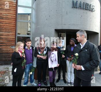 Marche Blanche à la mémoire de Agnes Marin collégienne de 13 ans, violée et assassinée le 16 novembre par un lycéen de son établissement. Le Chambon sur lignon 20. November 2011. Fotos von Vincent Dargent/ABACAPRESS.COM Stockfoto