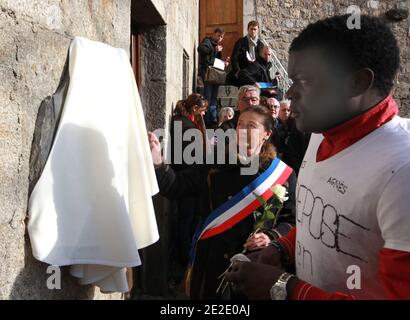 Marche Blanche à la mémoire de Agnes Marin collégienne de 13 ans, violée et assassinée le 16 novembre par un lycéen de son établissement. Le Chambon sur lignon 20. November 2011. Fotos von Vincent Dargent/ABACAPRESS.COM Stockfoto