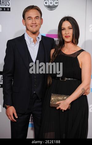 Alanis Morissette und Mario Treadway nehmen am 20. November 2011 an den American Music Awards 2011 im Nokia Theater in Los Angeles, CA, USA Teil. Foto von Lionel Hahn/ABACAPRESS.COM Stockfoto