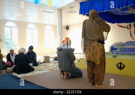 Am 20. November 2011 wurde in Bobigny, in der Nähe von Paris, Frankreich, der erste "Gurdwara", der Ort der Anbetung der Sikhs, der Anhänger des Sikhismus, in der Region Ile-de-France eröffnet. Foto von Alain Apaydin/ABACAPRESS.COM Stockfoto