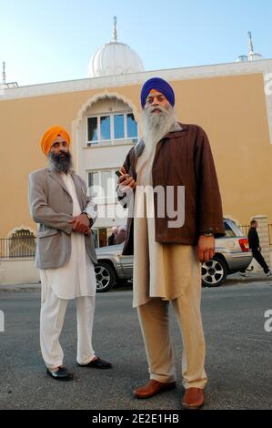 Am 20. November 2011 wurde in Bobigny, in der Nähe von Paris, Frankreich, der erste "Gurdwara", der Ort der Anbetung der Sikhs, der Anhänger des Sikhismus, in der Region Ile-de-France eröffnet. Foto von Alain Apaydin/ABACAPRESS.COM Stockfoto