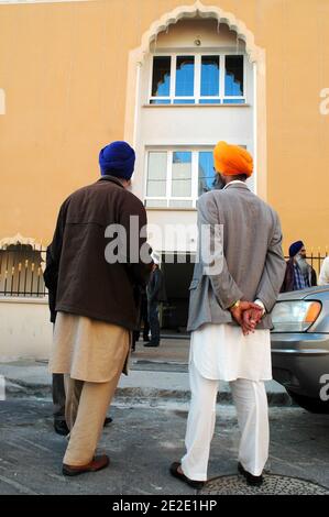 Am 20. November 2011 wurde in Bobigny, in der Nähe von Paris, Frankreich, der erste "Gurdwara", der Ort der Anbetung der Sikhs, der Anhänger des Sikhismus, in der Region Ile-de-France eröffnet. Foto von Alain Apaydin/ABACAPRESS.COM Stockfoto