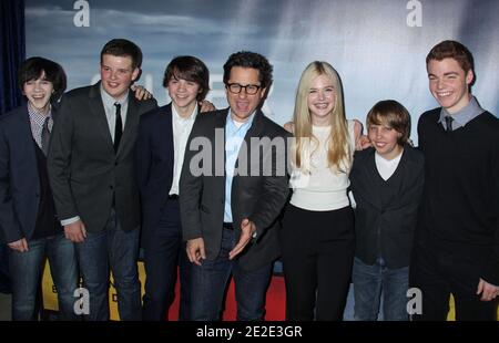 Riley Griffiths, Joel Courtney, J.J. Abrams, Elle Fanning, Ryan Lee, Gabriel Basso bei der Super 8 DVD & Blu-ray Release Party an der Academy of Motion Picture Arts & Sciences in Beverly Hills, Los Angeles, CA, USA am 22. November 2011. Foto von Baxter/ABACAPRESS.COM Stockfoto