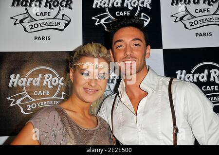 Die Tänzer Katrina Patchett und Maxime Dereymez besuchen am 24. November 2011 das 20-jährige Bestehen des Hard Rock Cafés in Paris, Frankreich. Foto von Thierry Plessis/ABACAPRESS.COM Stockfoto