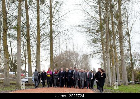 Die französische zentristische Partei "Le Nouveau Centre" (das Neue Zentrum), Präsident Herve Morin, trifft am 27. november 2011 in Berville-sur-Mer, Westfrankreich, ein, um seine Kandidatur für die Präsidentschaftswahlen 2012 in Frankreich bekannt zu geben. Der ehemalige französische Verteidigungsminister Morin kandidiert für den Präsidenten als Mitte-Rechts-Kandidat, um gegen Präsident Nicolas Sarkozy anzutreten. Foto von Stephane Lemouton/ABACAPRESS.COM Stockfoto