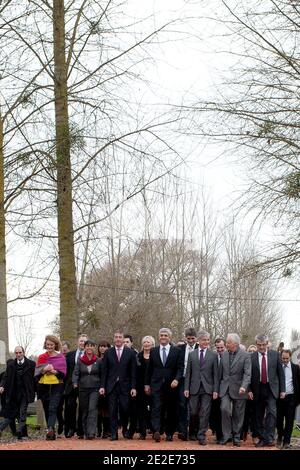 Die französische zentristische Partei "Le Nouveau Centre" (das Neue Zentrum), Präsident Herve Morin, trifft am 27. november 2011 in Berville-sur-Mer, Westfrankreich, ein, um seine Kandidatur für die Präsidentschaftswahlen 2012 in Frankreich bekannt zu geben. Der ehemalige französische Verteidigungsminister Morin kandidiert für den Präsidenten als Mitte-Rechts-Kandidat, um gegen Präsident Nicolas Sarkozy anzutreten. Foto von Stephane Lemouton/ABACAPRESS.COM Stockfoto