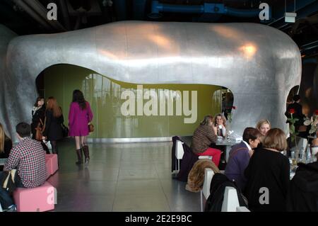 Blick auf das Restaurant "Le Georges" im 6. Stock des Centre Georges Pompidou Museum of Contemporary Art, in Paris, Frankreich am 27. November 2011. Foto von Alain Apaydin/ABACAPRESS.COM Stockfoto