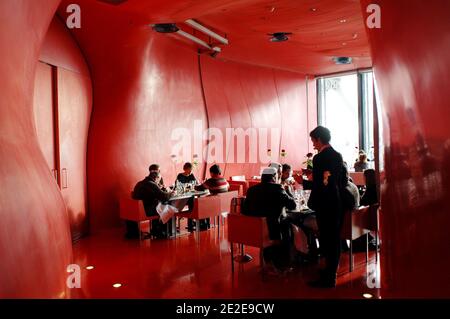 Blick auf das Restaurant "Le Georges" im 6. Stock des Centre Georges Pompidou Museum of Contemporary Art, in Paris, Frankreich am 27. November 2011. Foto von Alain Apaydin/ABACAPRESS.COM Stockfoto