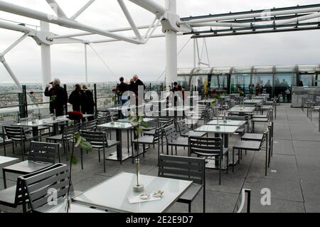 Blick auf das Restaurant "Le Georges" im 6. Stock des Centre Georges Pompidou Museum of Contemporary Art, in Paris, Frankreich am 27. November 2011. Foto von Alain Apaydin/ABACAPRESS.COM Stockfoto