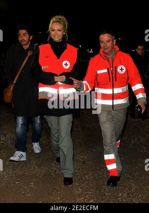 Adriana Karembeu startet am 2. Dezember 2011 die 5. Ausgabe von 'Tous en Fete' mit einer Freundin im Zirkus Pinder in Paris. Foto von Thierry Plessis/ABACAPRESS.COM Stockfoto