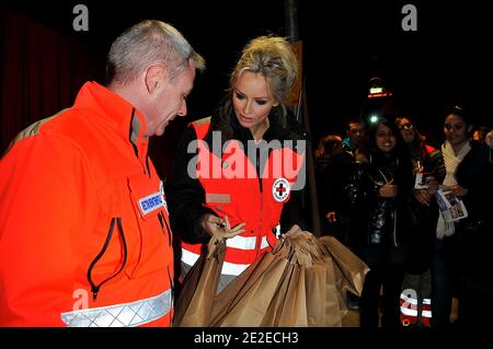 Adriana Karembeu startet am 2. Dezember 2011 die 5. Ausgabe von 'Tous en Fete' im Zirkus Pinder in Paris, Frankreich. Foto von Thierry Plessis/ABACAPRESS.COM Stockfoto