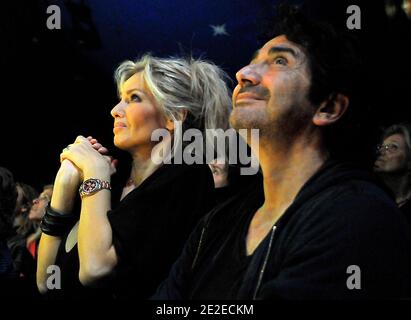 Adriana Karembeu startet am 2. Dezember 2011 die 5. Ausgabe von 'Tous en Fete' mit einer Freundin im Zirkus Pinder in Paris. Foto von Thierry Plessis/ABACAPRESS.COM Stockfoto