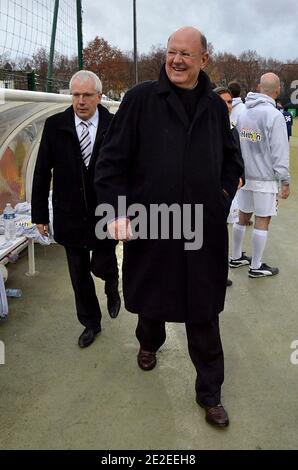 Remy Pflimlin während des Fußballspiels Radio France gegen France Television im Rahmen der 25. Telethon, die am 3. Dezember 2011 im Emile Antoine Stadium in Paris, Frankreich, stattfand. Foto von Thierry Plessis/ABACAPRESS.COM Stockfoto
