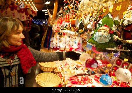 Atmosphäre während des Weihnachtsmarktes am Place Broglie in Straßburg, Frankreich am 5. Dezember 2011. Foto von Jean-Francois Badias/ABACAPRESS.COM Stockfoto