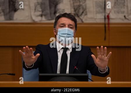 (210113) -- ROM, 13. Januar 2021 (Xinhua) -- der italienische Senator Matteo Renzi spricht während einer Pressekonferenz in Rom, Italien, am 13. Januar 2021. Matteo Renzi, ehemaliger Premierminister, hat am Mittwoch angekündigt, dass seine Partei Italia Viva ihre Kabinettsmitglieder aus der Koalitionsregierung von Ministerpräsident Giuseppe Conte abzieht. (Pool über Xinhua) Stockfoto