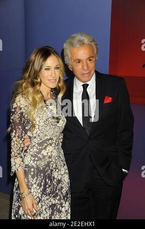 Sarah Jessica Parker und Giancarlo Giammetti bei der Eröffnung des Valentino Garavani Virtual Museum in New York City, NY, USA am 07. Dezember 2011. Foto von Graylock/ABACAPRESS.COM Stockfoto