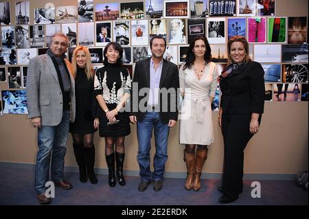 Gerard Puliccino, Lara Fabian, Anne Jousse, Bernard Montiel, Adeline Blondieau und Jennifer Boccara Jurymitglieder des 'Prix De La Photo Hotel De Sers' in Paris, Frankreich am 14. Dezember 2011. Foto von Giancarlo Gorassini/ABACAPRESS.COM Stockfoto