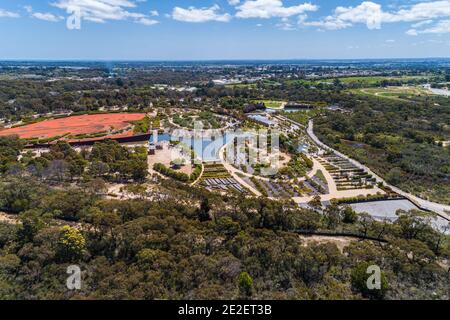 Luftaufnahme der schönen australischen Gärten in Cranbourne, Victoria, Australien an hellen sonnigen Tag Stockfoto